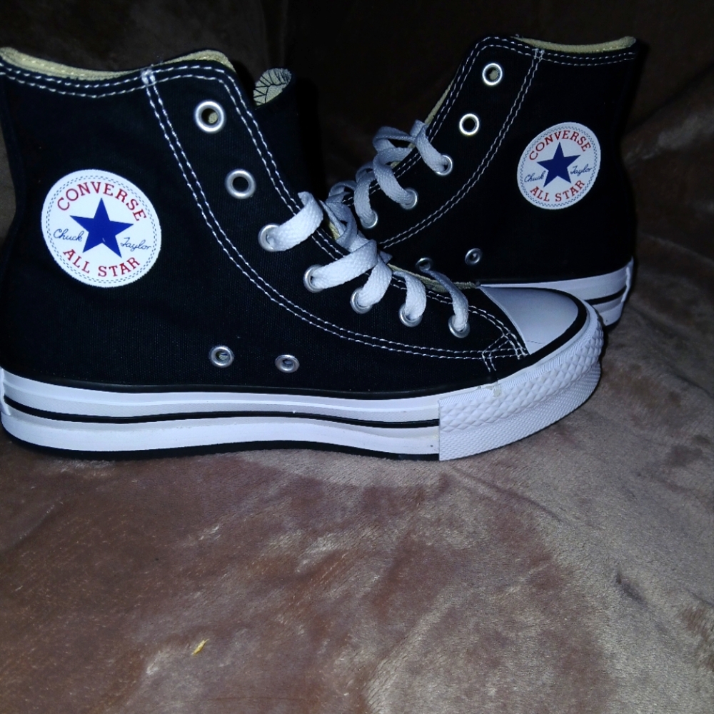 Converse shoes big kids size 4